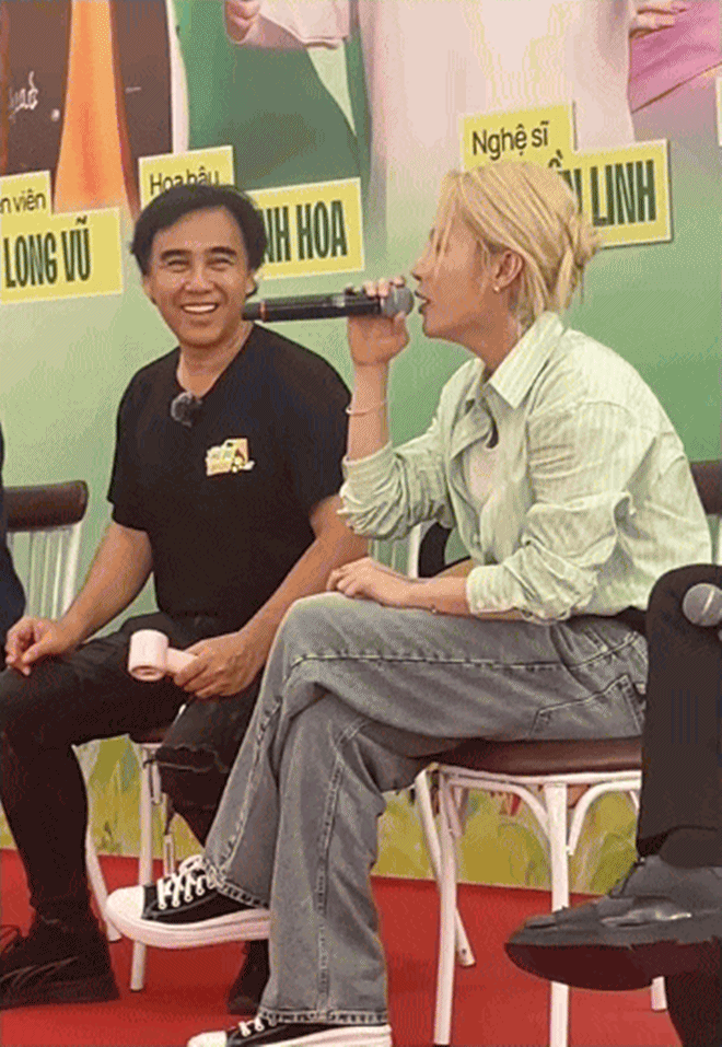 jack97-lo-yeu-diem-khi-hat-live-753ef18fe229462e8863ab2d4e723dde-1412-1-1747660050.gif