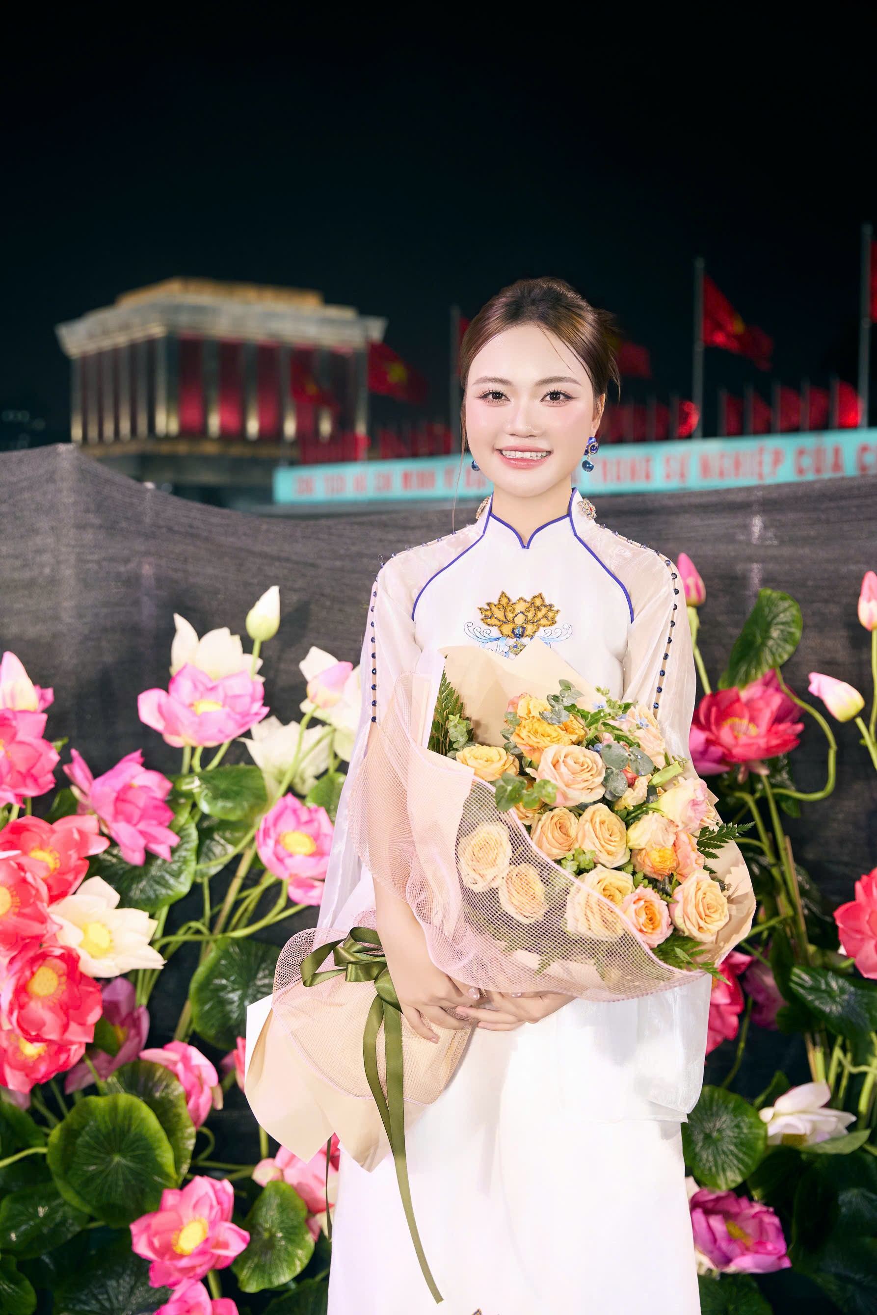 ha-quynh-nhu-trong-chuong-trinh-nguoi-la-ho-chi-minh-2-1747720836341-17477208386721079738707-1747750237.jpg
