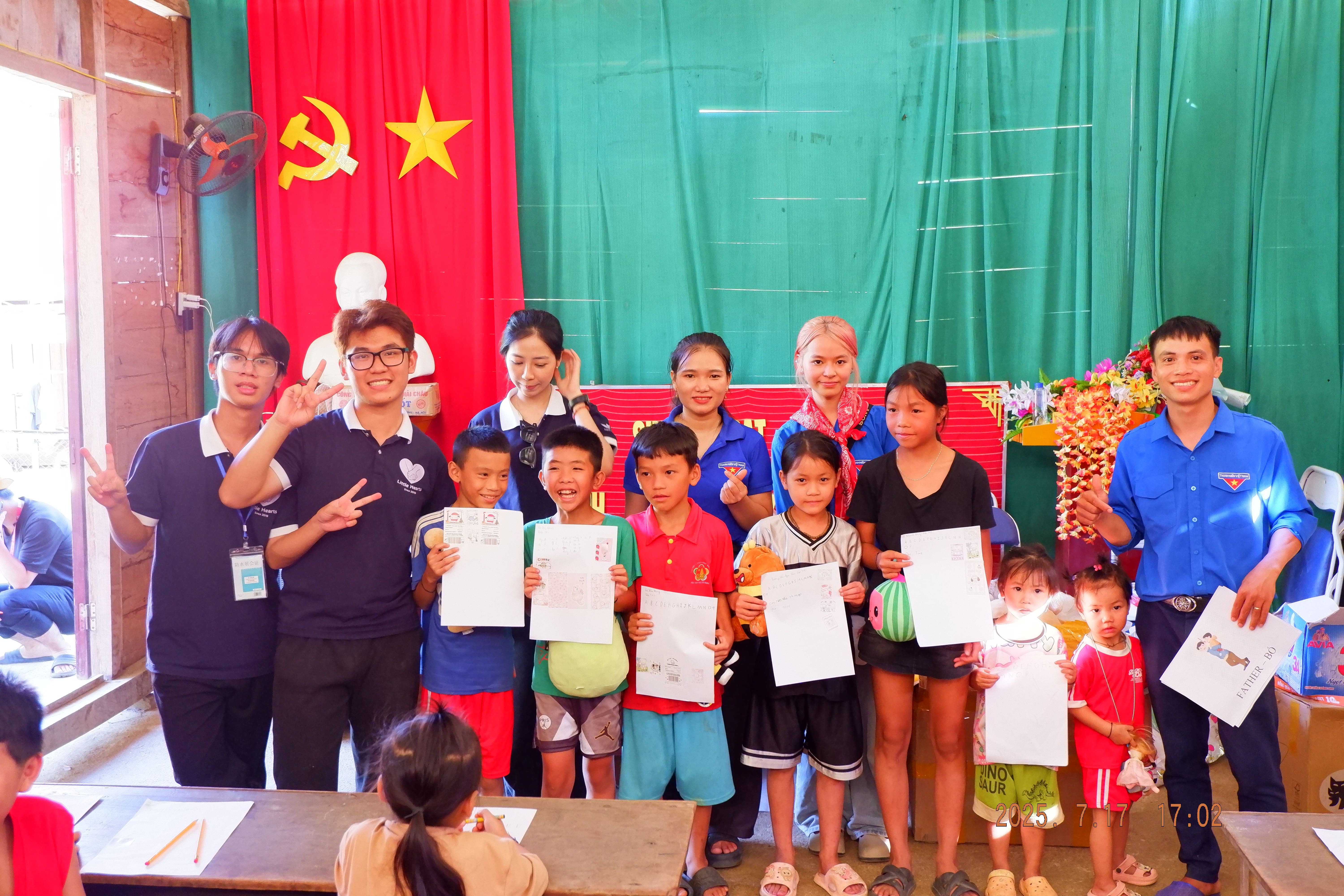 btc-chuong-trinh-va-cac-em-nho-ban-na-kho-trong-buoi-day-hoc-tieng-anh-1753711671.jpg