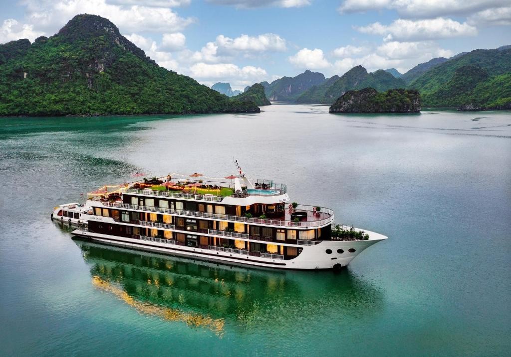 vinh-ha-long-anh-bookingcom-1780492167.jpg