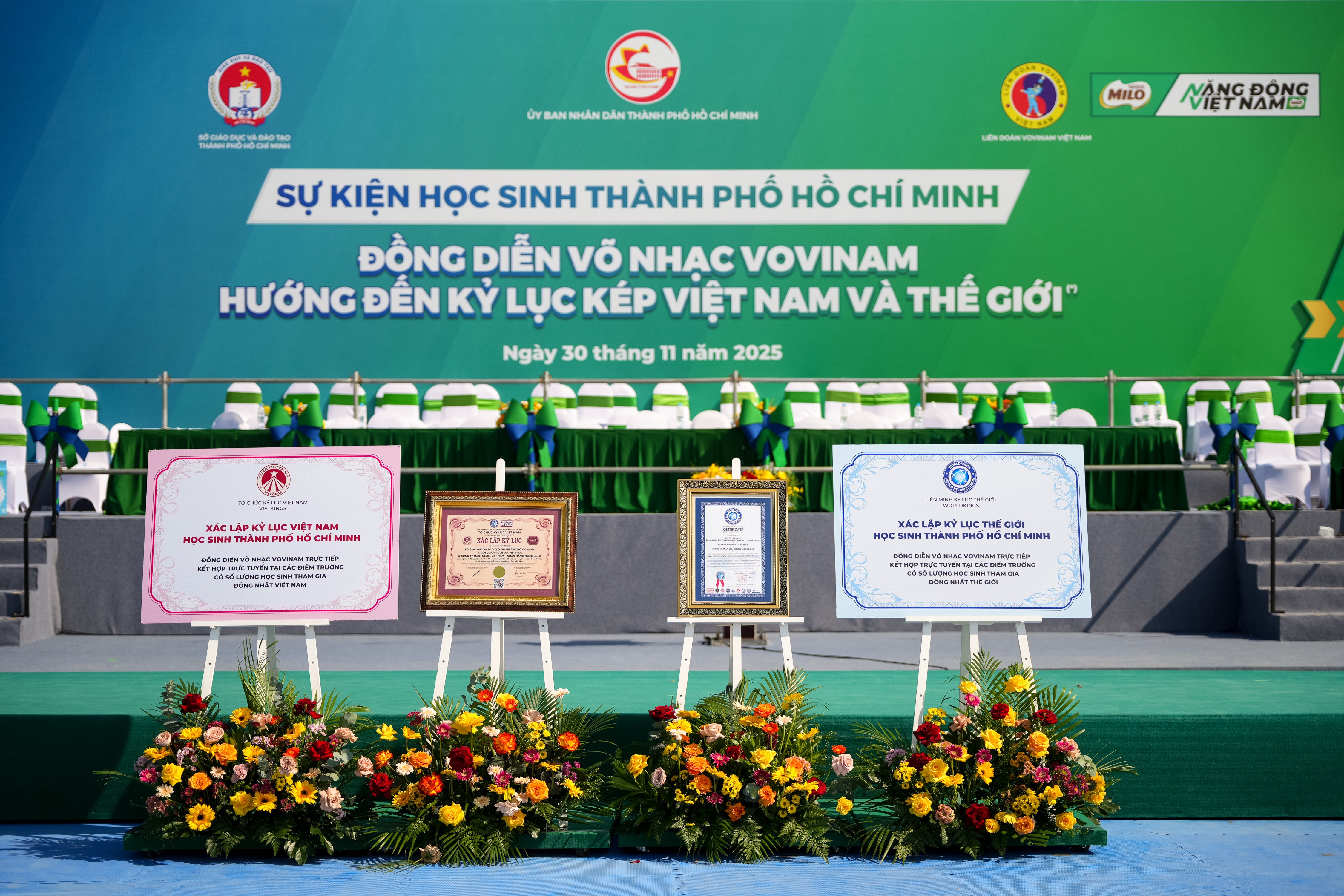 hinh-14-bang-chung-nhan-ky-luc-kep-cho-noi-dung-chuong-trinh-dong-dien-vo-nhac-vovinam-truc-tiep-ket-hop-truc-tuyen-tai-cac-diem-truong-co-so-luong-hoc-sinh-tham-gia-dong-nhat-vi-1764561677.jpg