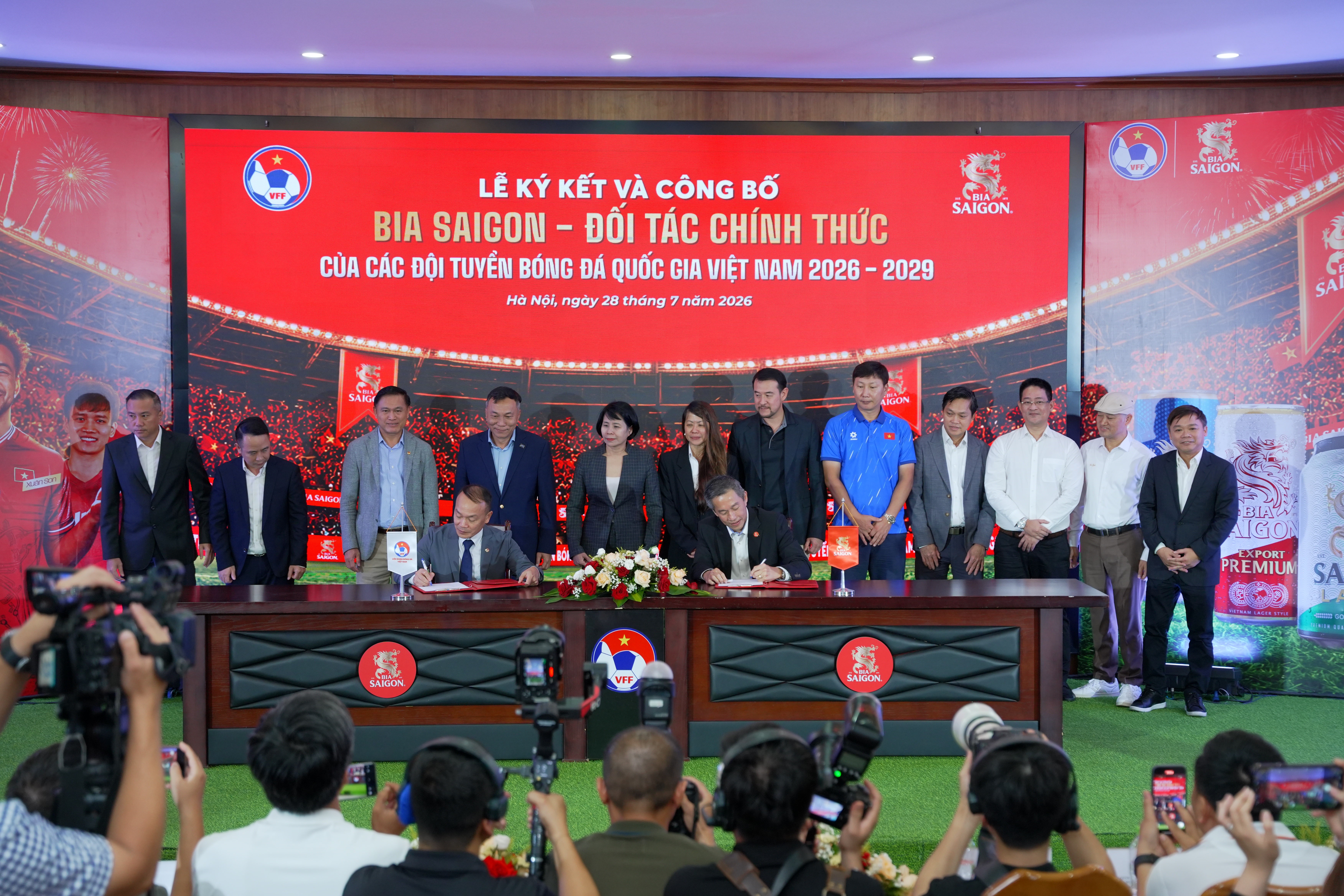 thoa-thuan-moi-danh-dau-buoc-phat-trien-tiep-theo-trong-moi-quan-he-hop-tac-giua-sabeco-va-vff-1785290365.JPG