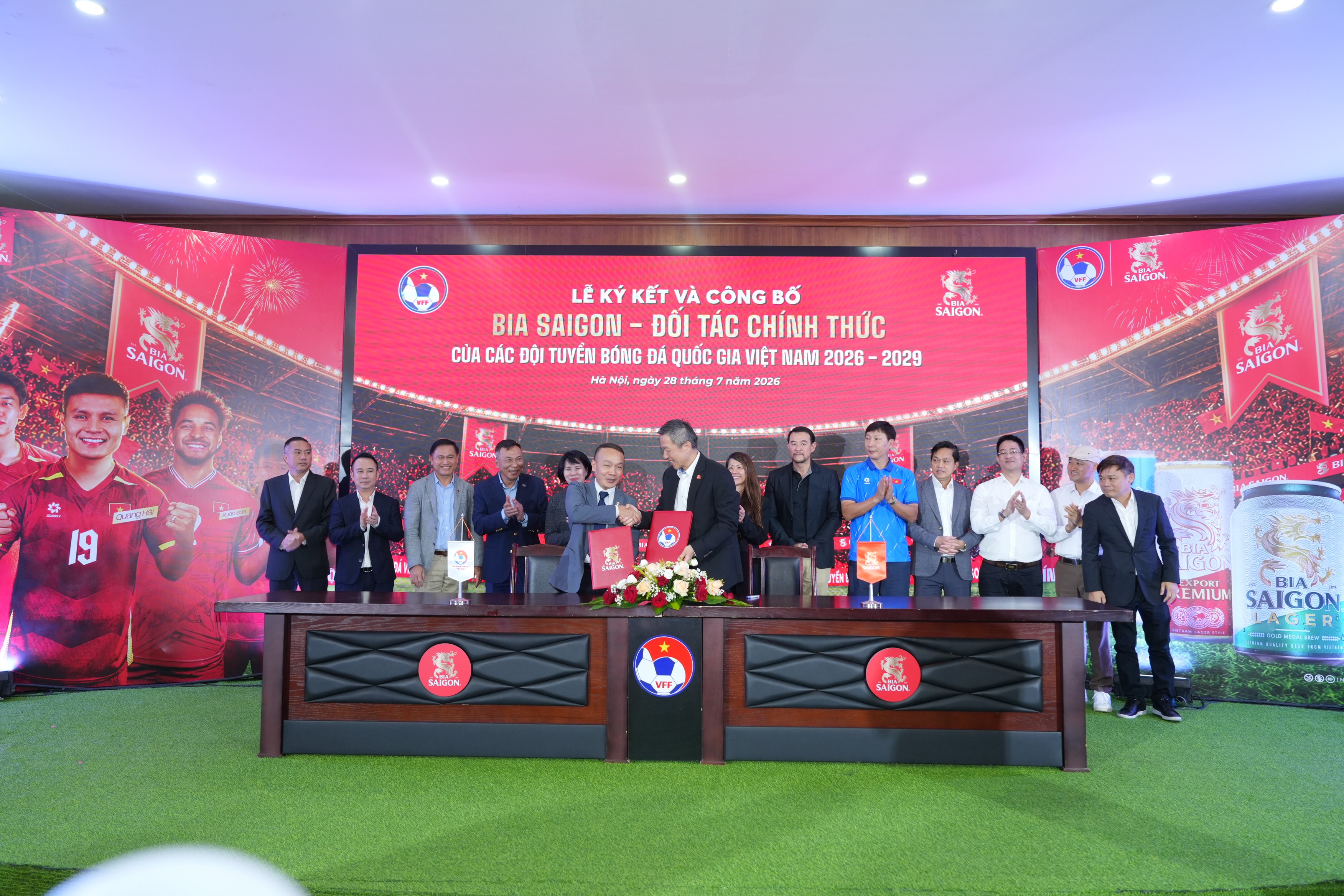 trong-khuon-kho-hop-tac-bia-saigon-tiep-tuc-la-doi-tac-doc-quyen-trong-nganh-bia-cua-cac-doi-tuyen-bong-da-quoc-gia-viet-nam-bao-gom-doi-tuyen-nam-doi-tuyen-nu-va-doi-tuyen-u23-tron-1785290358.JPG