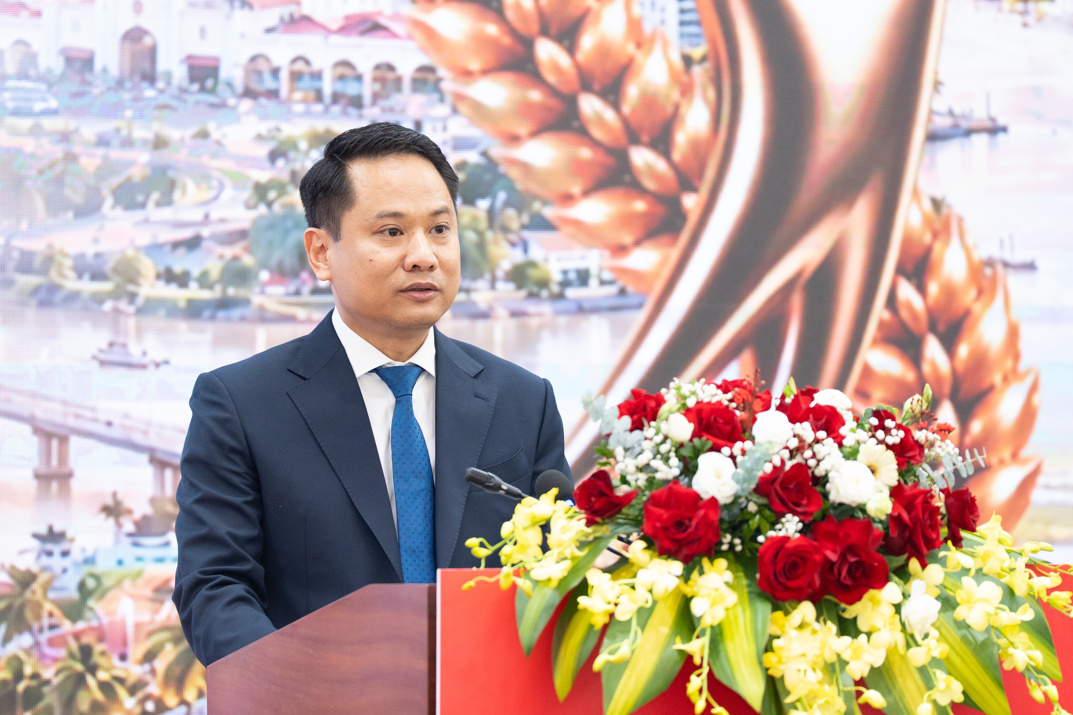 ong-truong-thanh-trung-tong-bien-tap-bao-dai-doan-ket-phat-bieu-tai-le-cong-bo-1792287197.jpg
