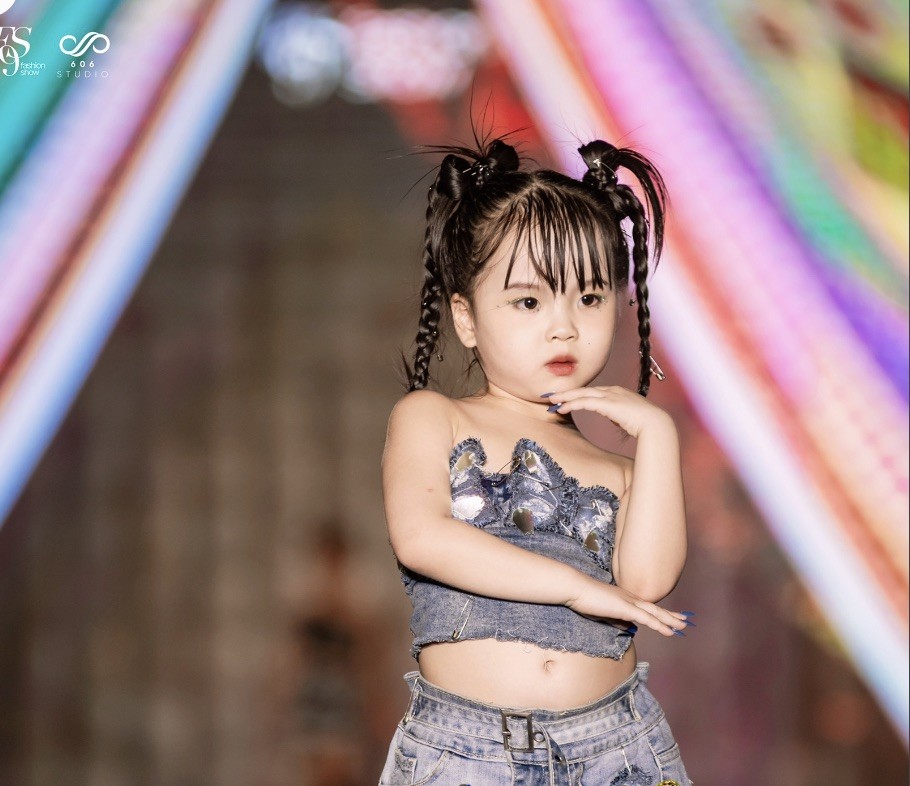 Model kid Đoàn Thanh Vân trình diễn tự tin, toả sáng tại sự kiện “9 Fashion Show”