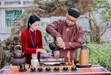 Khi những bước chân chạm vào di sản: Dư âm chén trà Việt bên hồ Tây mùa thu