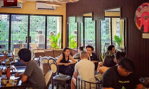 Góc cà phê ẩn mình giữa Sài Gòn mang tên Tonkin Coffee