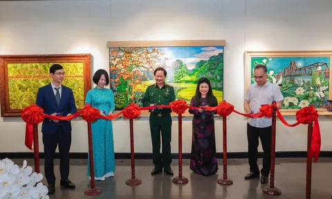 Hành trình Sống và Yêu - Những Bức Tranh toả nắng của Nhà giáo Hoạ sĩ Nguyễn Thị Thuý Hường