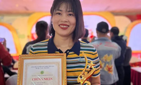 Nghệ nhân Bùi Thị Hải Hà – Người giữ lửa trong đại gia đình kính nghệ thuật Vinhcoba