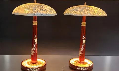 Đôi đèn hoa gốm Chu Đậu – Hồn Việt trong ánh sáng Gvico