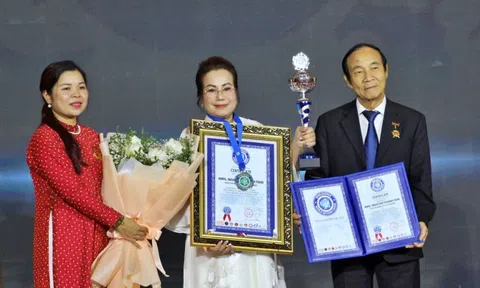 Người Việt Nam xác lập kỷ lục thế giới cho bộ sưu tập Tâm trà diệu bảo