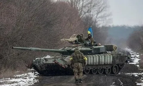 Xe tăng chiếm dụng bị hỏng, sĩ quan Ukraine gọi điện cho đội hỗ trợ kỹ thuật của Nga