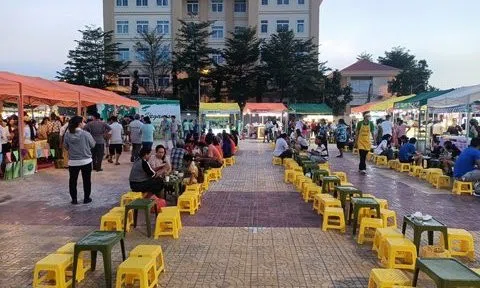 Ninh Thuận: Sôi động tuyến phố đi bộ phục vụ người dân và du khách