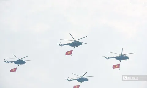 Ngắm dàn trực thăng trình diễn trên bầu trời Điện Biên