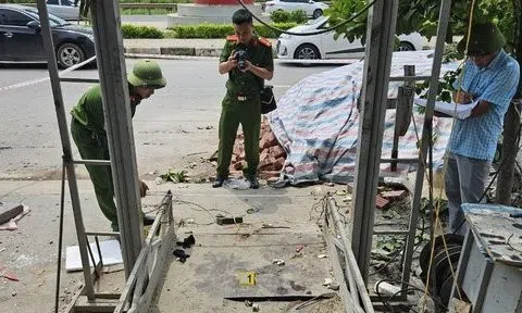 Bắc Giang: Rơi thang máy tự chế, 7 người bị thương