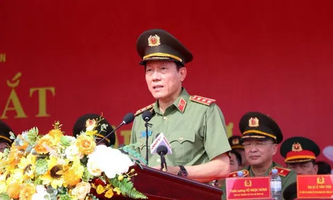 Bộ trưởng Bộ Công an dự lễ ra mắt lực lượng bảo vệ ANTT cơ sở ở Nghệ An