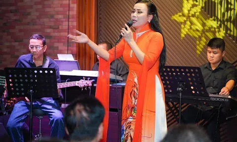 Ca sĩ Lily Thanh Huệ mê hoặc khán giả trong Đêm nhạc “Nếu đời không có anh”
