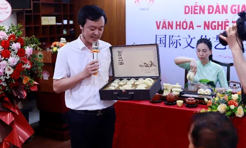 BỘ PHA TRÀ TẢN VIÊN SƠN đã chính thức ra mắt tại Diễn đàn Giao lưu Văn hóa Nghệ thuật Quốc tế 2025