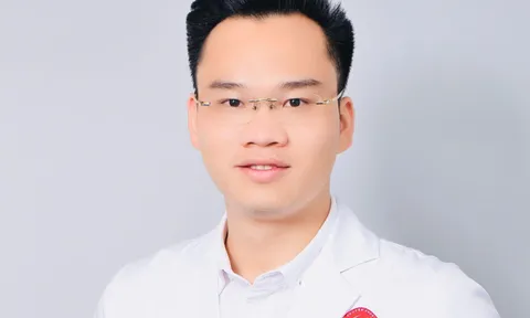 Gặp gỡ – Bác sĩ Hồ Thắng: “Tôi luôn coi bệnh nhân như những người bạn, người thân của mình – đó là nguyên tắc lớn nhất trong nghề”