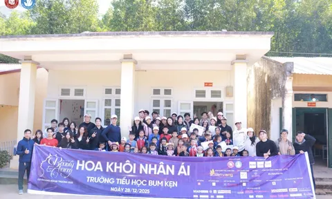 Nữ sinh Ngoại Thương cùng hành trình "Nhân Ái" mang yêu thương đến trường Tiểu học Bum Kẹn, Tuyên Quang