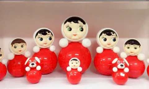 Bản lĩnh lật đật: Triết lý cân bằng và phục hồi trong biến động