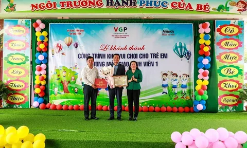Amway Việt Nam trao tặng sân chơi 500 triệu đồng cho trẻ em Cần Thơ