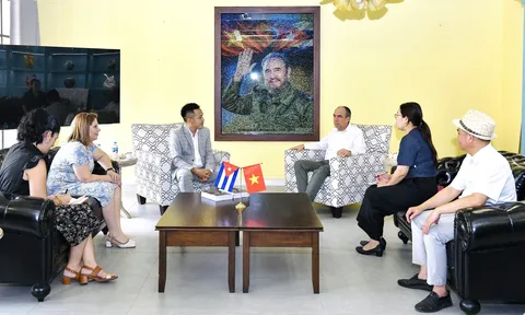 Viện Kinh tế, Văn hóa và Nghệ thuật với ba tác phẩm thể hiện lòng tri ân Lãnh tụ Cuba Fidel Castro Ruz