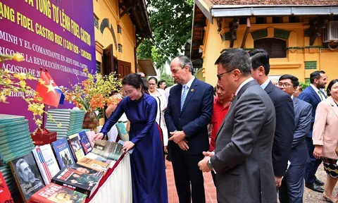PHOTO: Trưng bày chuyên đề “Chủ tịch Hồ Chí Minh - Tổng tư lệnh Fidel Castro nghĩa tình son sắt đặc biệt”