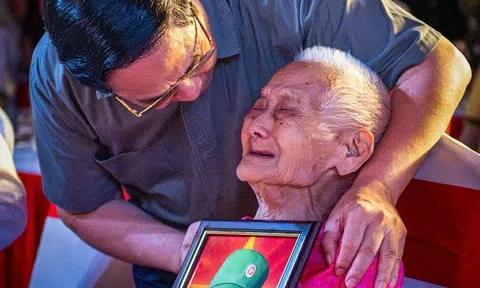 Thủ tướng Phạm Minh Chính thắp nến tri ân các anh hùng liệt sĩ tại Nghĩa trang Trường Sơn