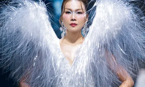 Thanh Hằng – “Chị đại” làng mẫu và đặc quyền vedette hiếm có tại show diễn của Lê Thanh Hòa