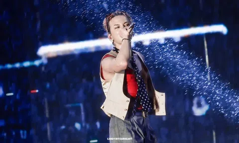 G-Dragon “gây sốt” khi biểu diễn dưới mưa, khuấy động hàng chục nghìn khán giả Việt Nam