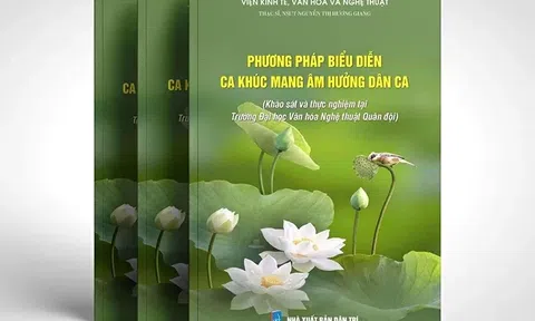 NSƯT Hương Giang ra mắt cuốn sách “Phương pháp biểu diễn ca khúc mang âm hưởng dân ca”