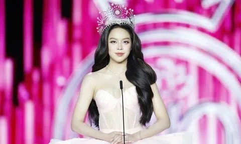 Final walk đầy cảm xúc của Hoa hậu Thanh Thủy: Khép lại 917 ngày giữ gìn vương miện danh giá