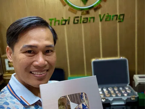 Kênh YouTube Thời Gian Vàng nhận nút Bạc: Trái ngọt từ đam mê đồng hồ cơ cổ