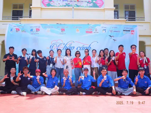 Câu lạc bộ Tình nguyện Vì cộng đồng Little Hearts: Những bước chân không ngại nắng gió