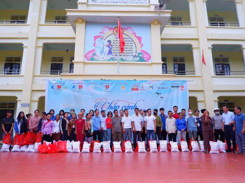 CLB Little Hearts tổ chức thành công chiến dịch “Mùa hè xanh 2025: Chắp cánh” tại tỉnh Nghệ An