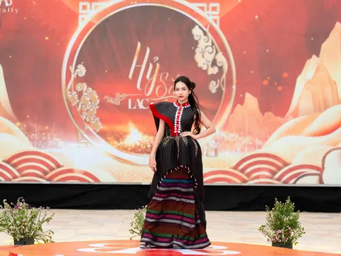 Đại sứ Hoàng Diệp Chi - Nàng thơ Bru Vân Kiều giữa khúc giao mùa bản sắc