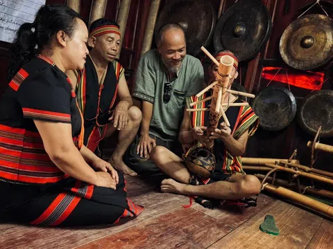 Hồ Việt (Việt Râu) - Người kể chuyện Kon Tum giữa đời thường