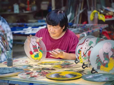Tranh kính Vinh Coba: Giải mã 4 yếu tố giúp nghệ thuật Việt vươn tầm di sản