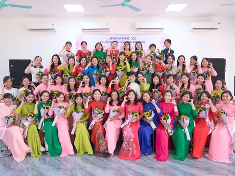 Trường Tiểu học Sen Phương tổ chức gặp mặt dâu rể và tọa đàm với chủ đề “Gia Đình Với Sự Nghiệp Trồng Người”
