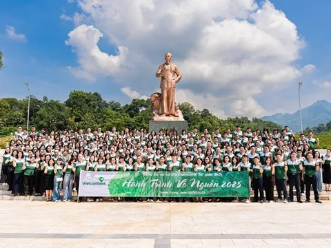 Đảng Bộ Vietcombank Chi Nhánh Sở Giao Dịch trong công tác giáo dục thế hệ trẻ đoàn viên thanh niên có lòng yêu nước, tự hào dân tộc, đủ bản lĩnh và trí tuệ để đáp ứng yêu cầu phát triển của đất nước