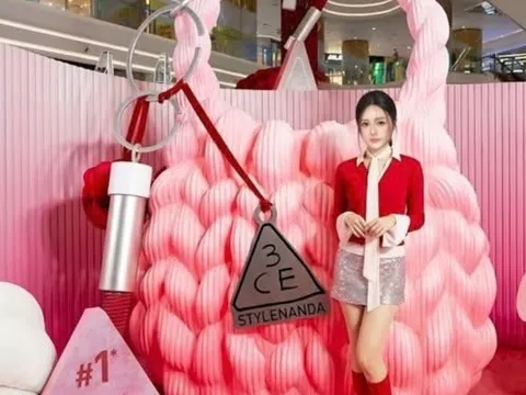 Hằng Thị Hà hội ngộ dàn tín đồ làm đẹp trong sự kiện 3CE tại Thiso Mall