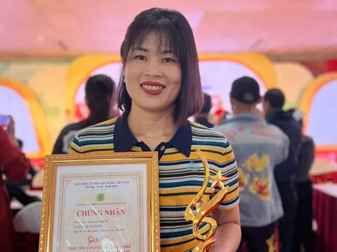 Nghệ nhân Bùi Thị Hải Hà – Người giữ lửa trong đại gia đình kính nghệ thuật Vinhcoba