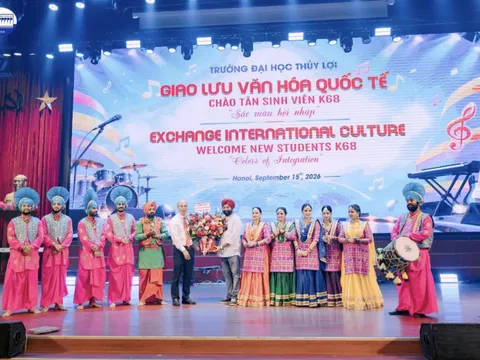 Lan tỏa sắc màu văn hóa quốc tế trong đêm Chào tân sinh viên K68
