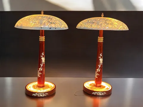 Đôi đèn hoa gốm Chu Đậu – Hồn Việt trong ánh sáng Gvico