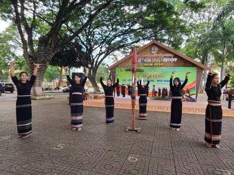 Đắk Lắk: Giữ "ngọn lửa" văn hóa truyền thống cho các thế hệ trẻ
