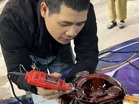 Nghệ nhân Bùi Bạch Đằng: Hành trình trở thành "Thần Đèn" của làng nghề kính nghệ thuật