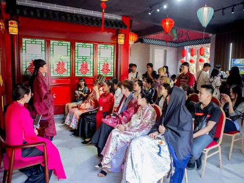 "Việt Phục Như Hoa" – Khi Việt phục tỏa sáng giữa lòng Hà Nội