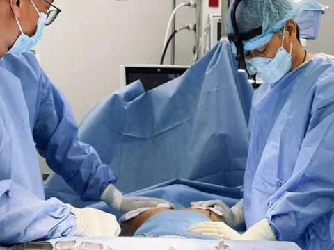 Tái sa trễ sau nâng ngực: Biến chứng khó lường và góc nhìn từ bác sĩ Hồ Cao Vũ