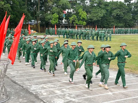 Trường THPT Lê Văn Thiêm tổ chức trải nghiệm “Chúng em cũng là chiến sĩ”